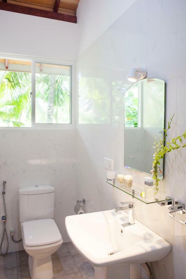 Alvas House Hotel Hikkaduwa Bagian luar foto